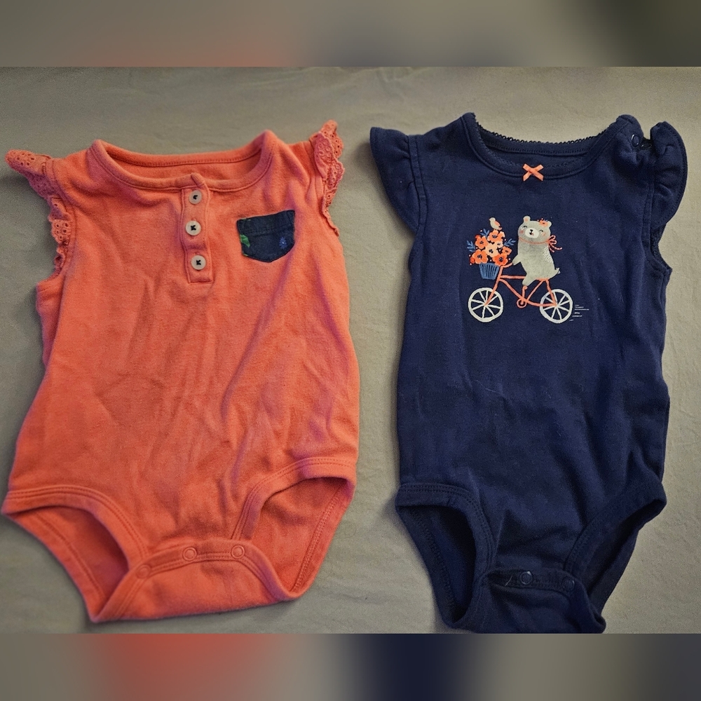 🔗 CARTER’S Baby Girl 2pc Onesie Bundle. Size 9M.